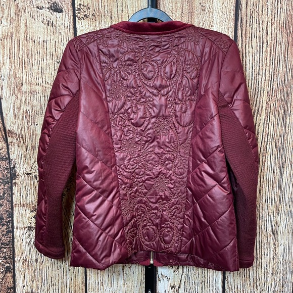 Zenergy by Chico's Quilted Embroidered Jacket Burgundy Velvet Trim Womens Size 0 - Picture 2 of 11